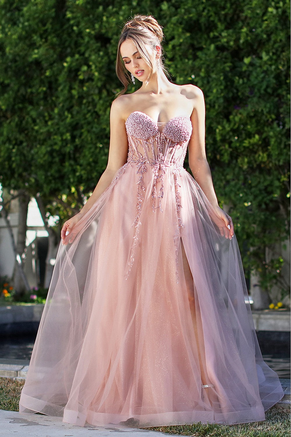 Beautiful dress with jewelry finishes, ready to wear at your parties. Zandy's Boutique Beautiful dress with jewelry finishes, ready to wear at your parties. Zandy's Boutique