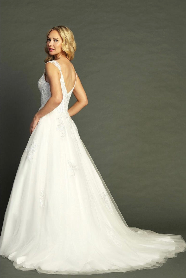 Embellished delicate appliqué of sequins. A-line skirt. 7904L BY LET´S CORP