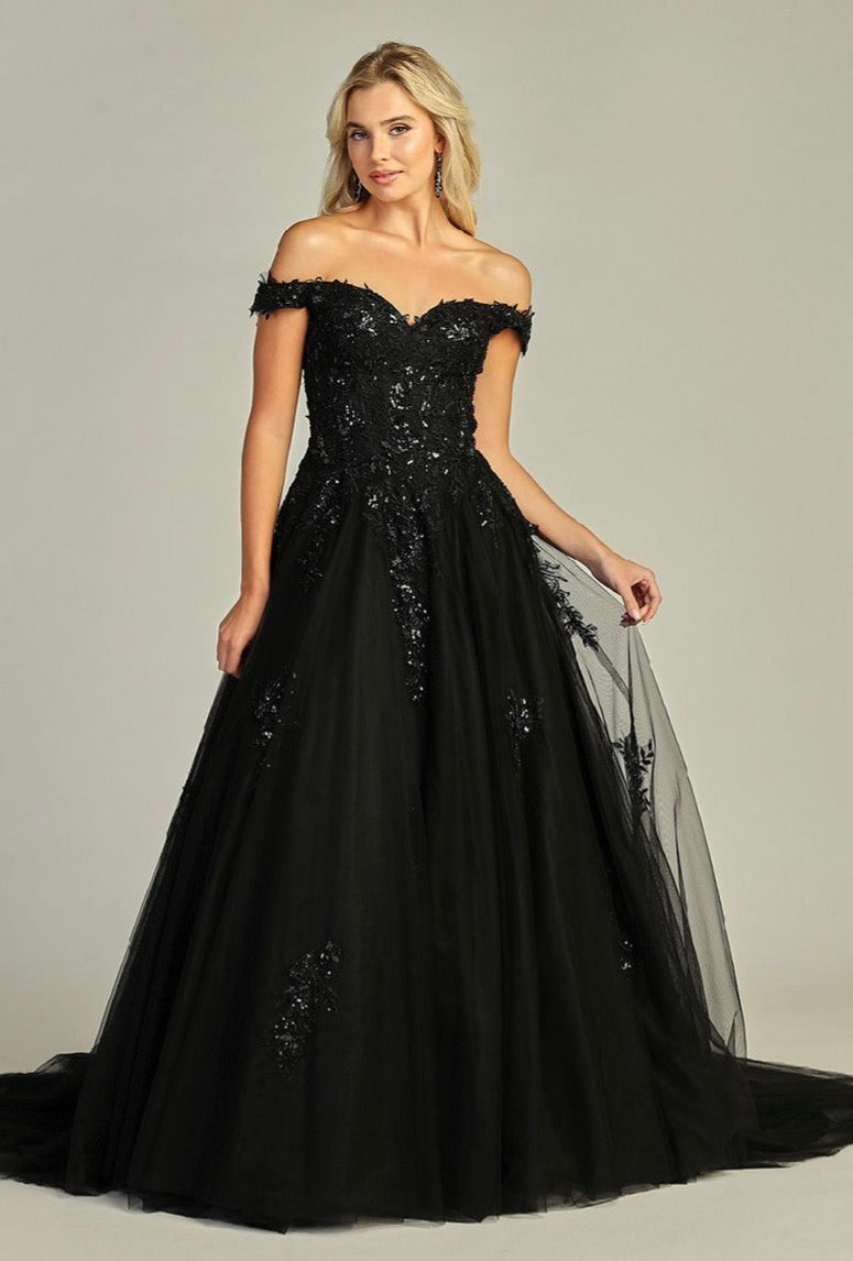 Decorated with beads, sequins and floral embroidery. 7917L BY LET´S CORP