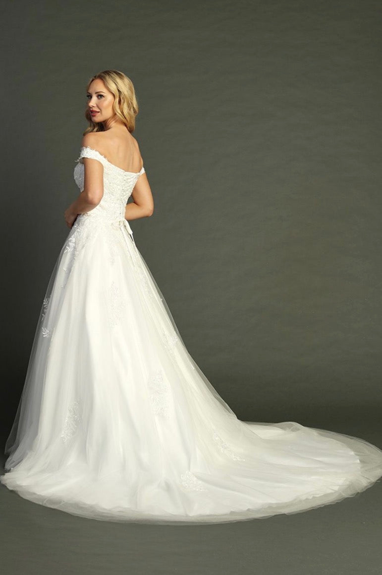 Decorated with beads, sequins and floral embroidery. 7917L BY LET´S CORP