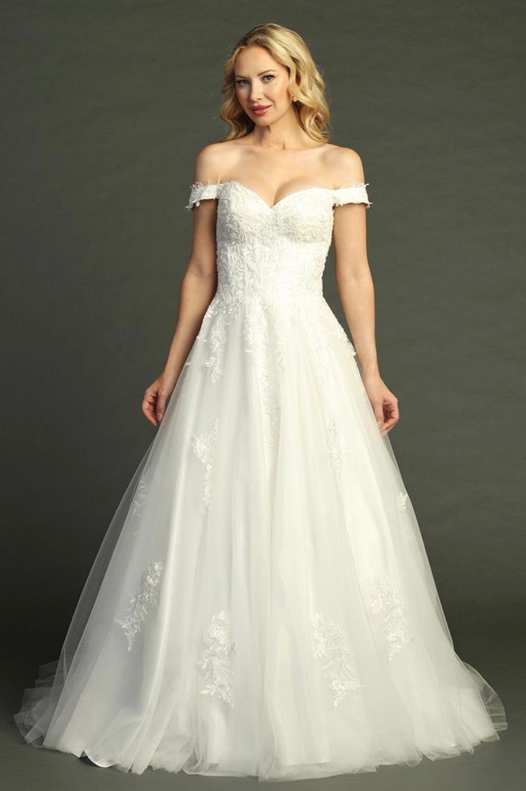 Decorated with beads, sequins and floral embroidery. 7917L BY LET´S CORP