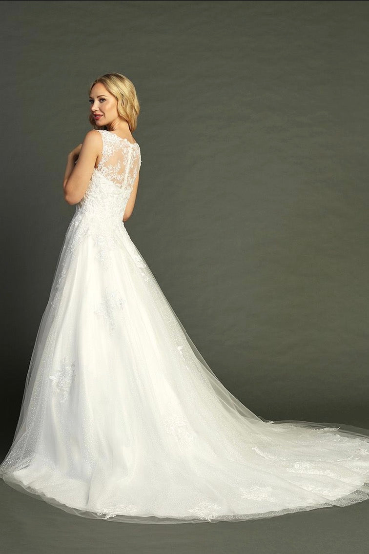 Embellished delicate appliqué of sequin. A-line skirt. 7904L BY LET´S CORP
