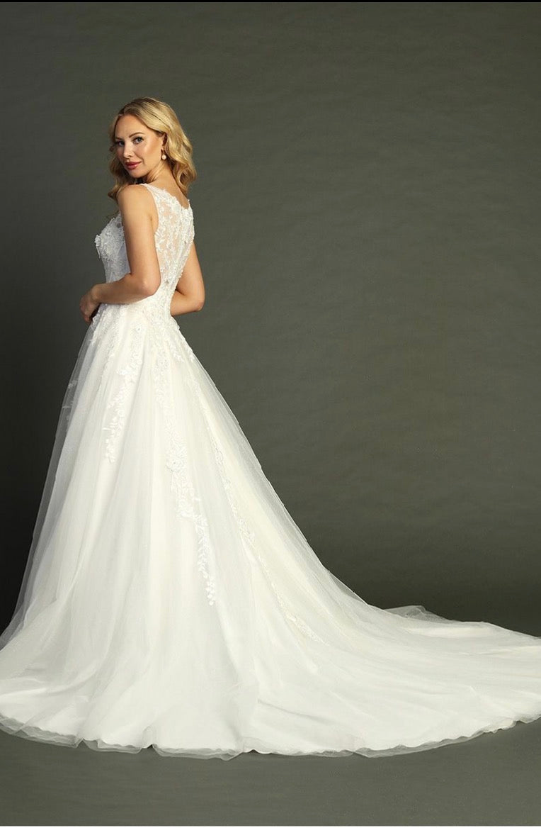 Decorated with beads, sequins and floral embroidery. 7977L BY LET´S CORP