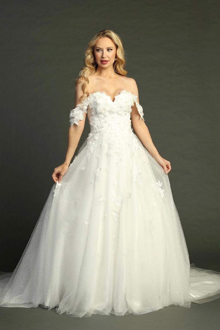Decorated with beads, sequins and floral embroidery. 7980L BY LET´S CORP