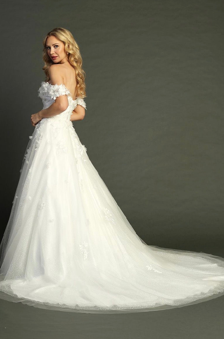 Decorated with beads, sequins and floral embroidery. 7980L BY LET´S CORP