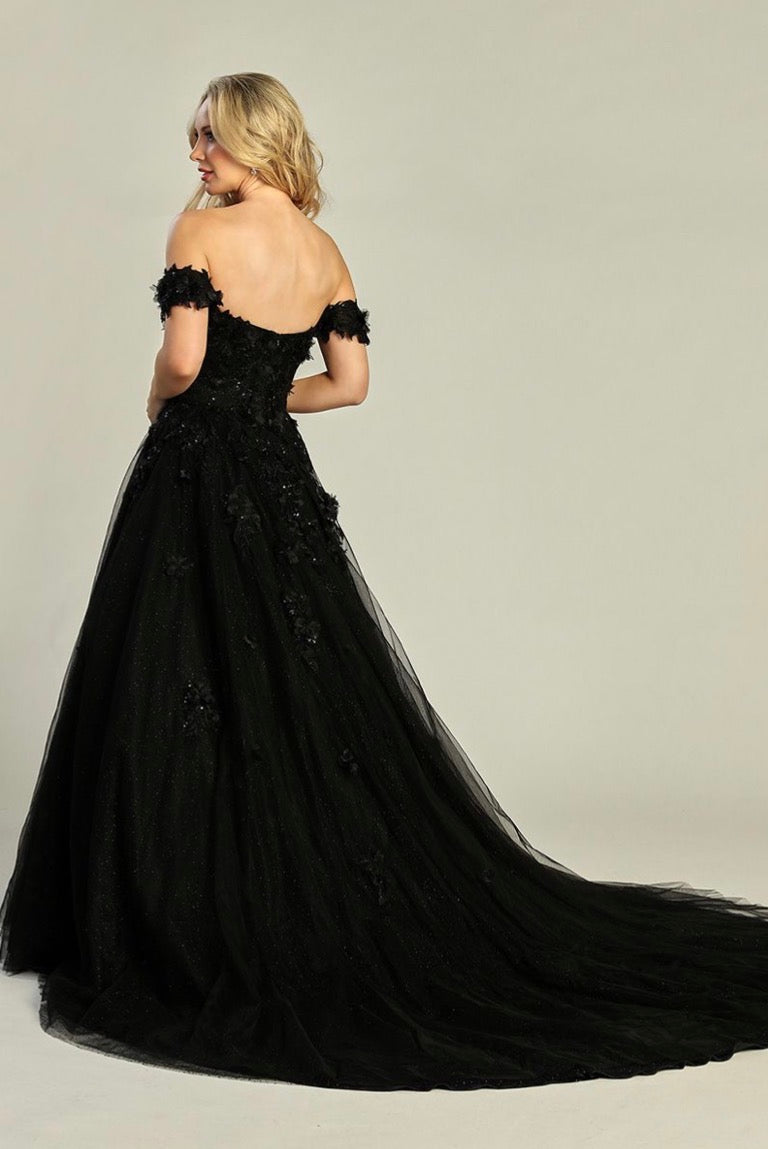 Decorated with beads, sequins and floral embroidery. 7980L BY LET´S CORP