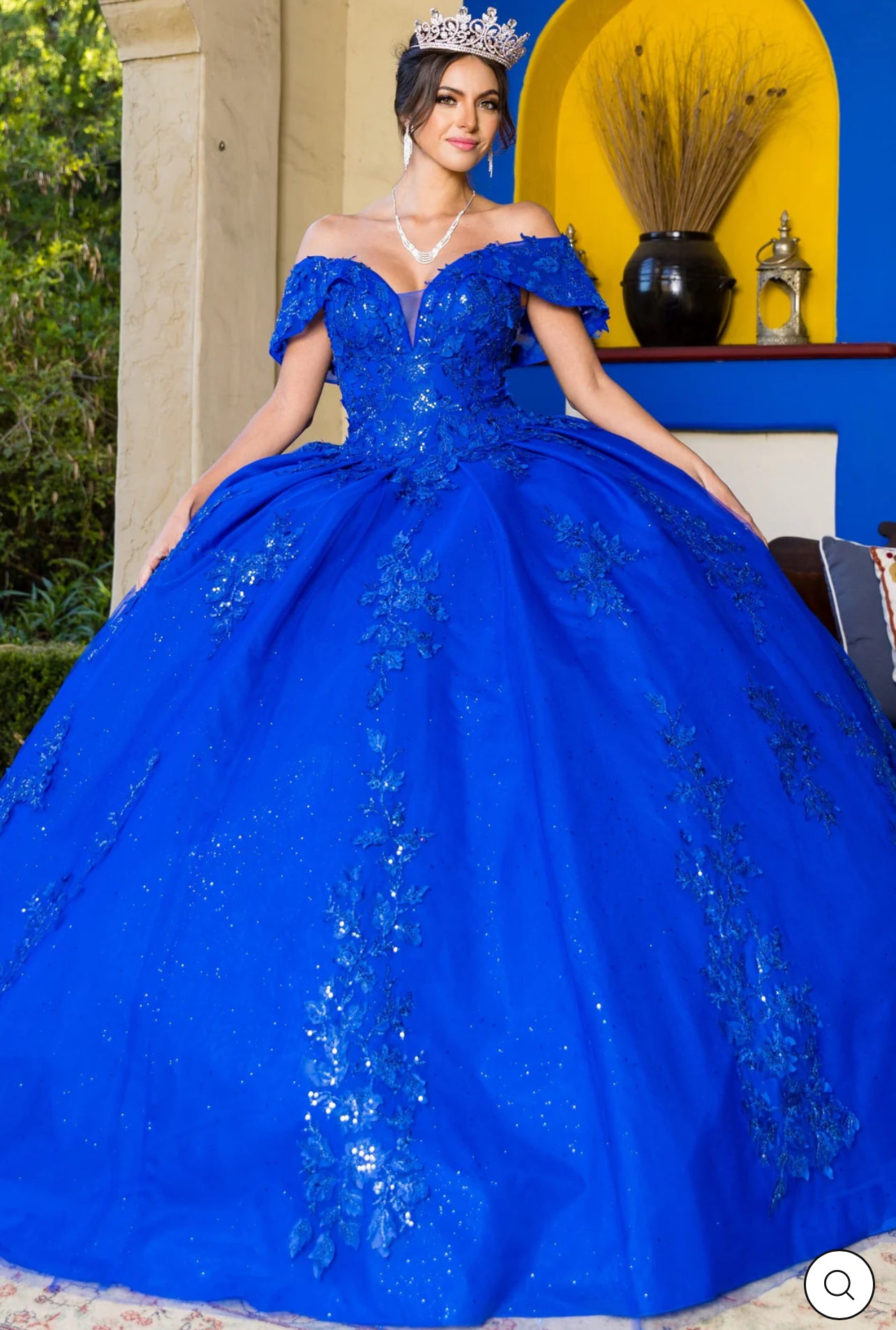 This dress is perfect for your unforgettable moment. A dress off the shoulder with a touch of ruffle on the top. 8045J BY CINDERELLA COUTURE.