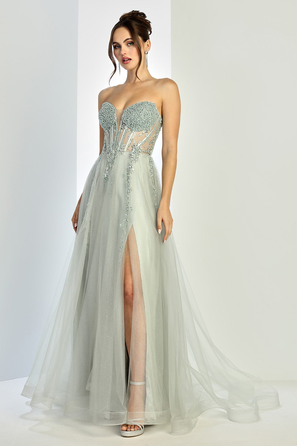 Beautiful dress with jewelry finishes, ready to wear at your parties. 3262 BY ADORA DESIGN
