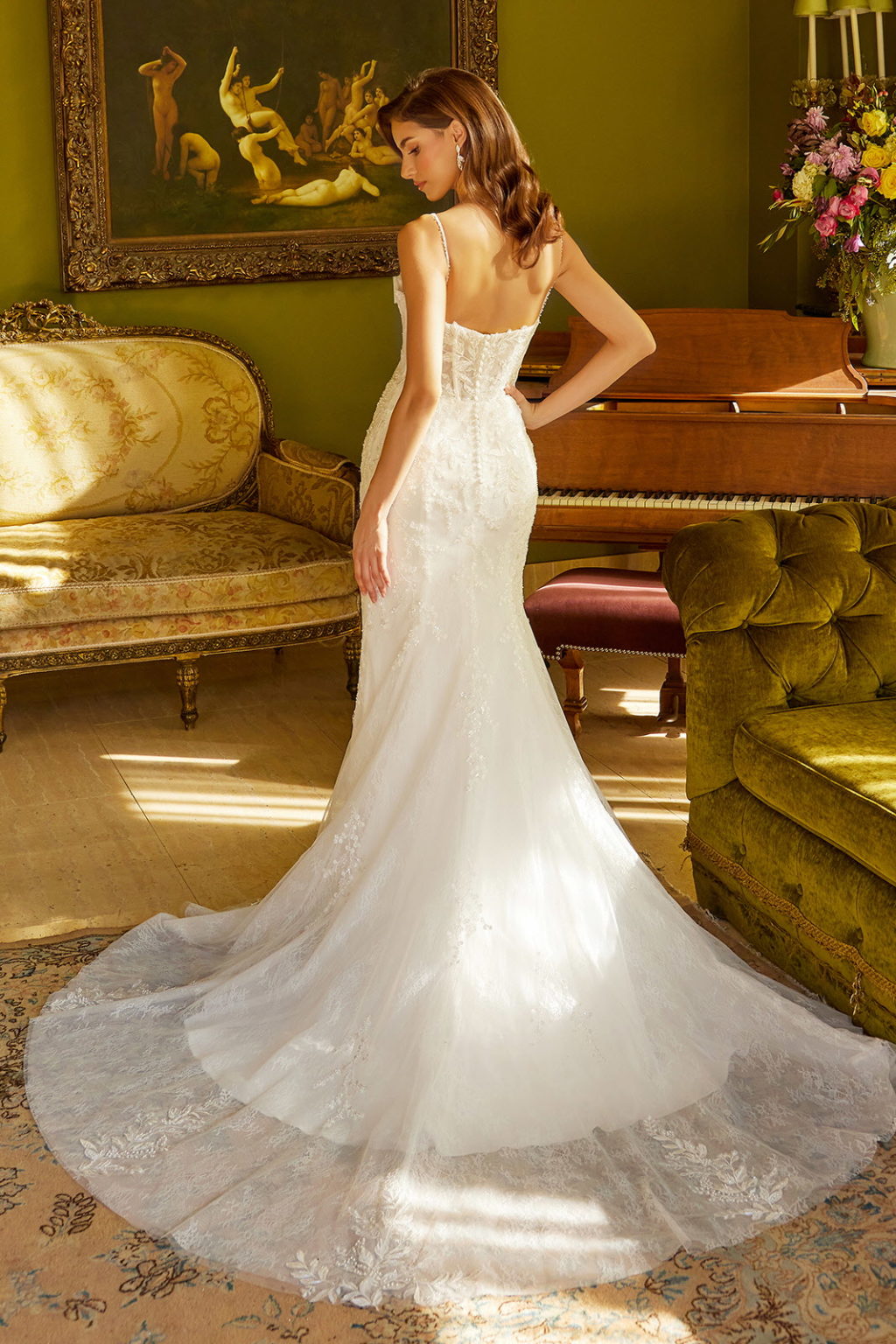 Gorgeous wedding dress. This dress is made up of a corseted, GL3532 GLS BY GLORIA