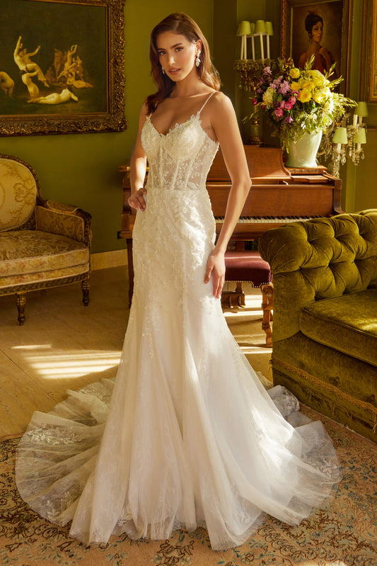 Gorgeous wedding dress. This dress is made up of a corseted, GL3532 BY GLORIA