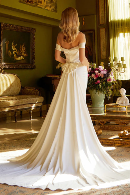 Look breathtaking in this romantically, form-fitting wedding dress. GL3545 GLS BY GLORIA