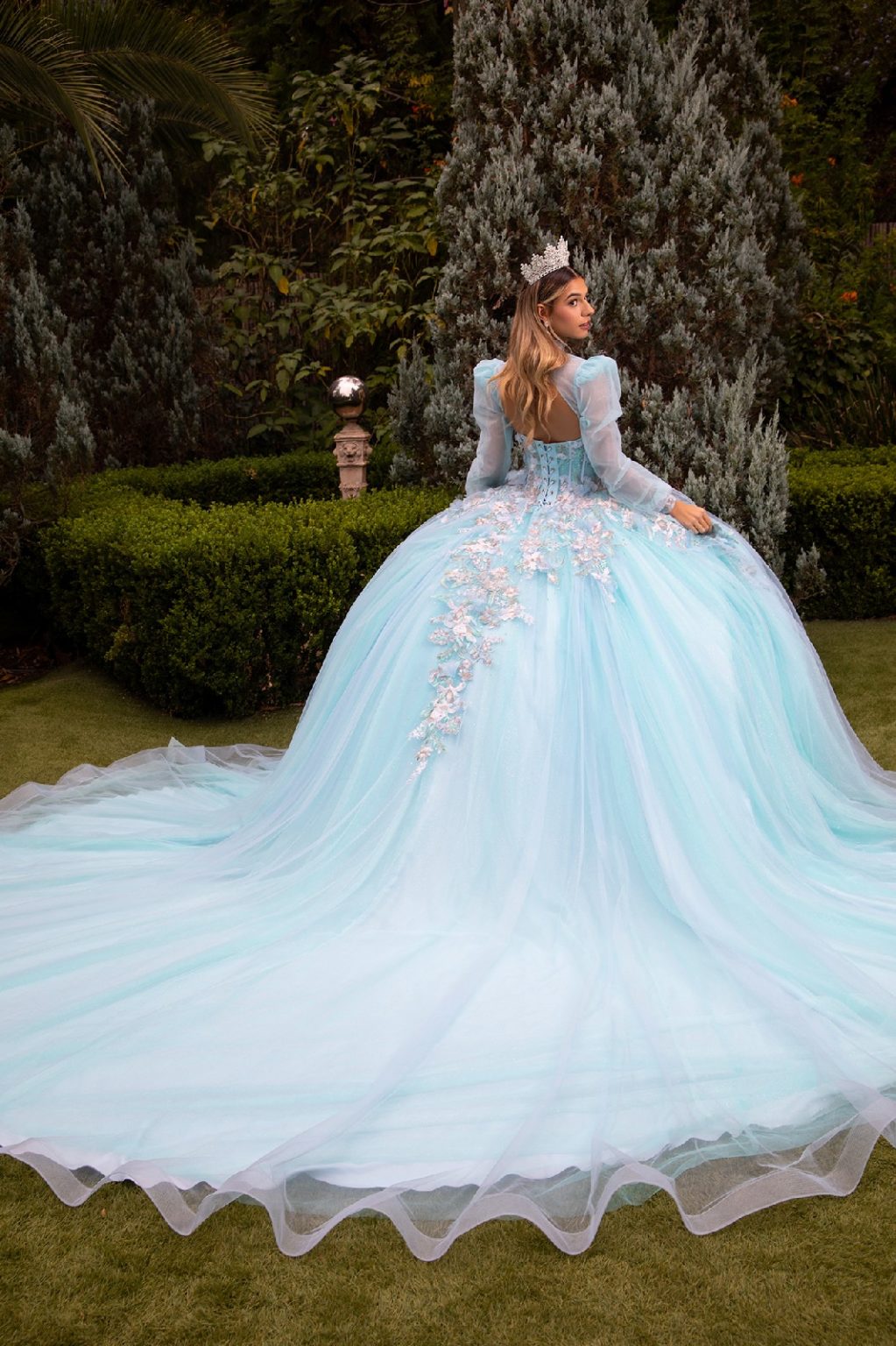 BEAUTIFUL DRESS 3D FLOWER,WITH A TAIL SO LONG. GL3577(GLS) BY GLORIA