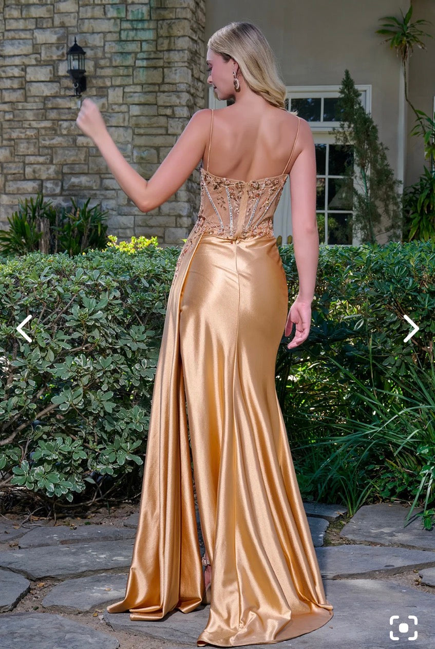 this fitted dress has spaghetti straps that are attached to the sweetheart neckline bodice GL3619 BY ELIZABETH K