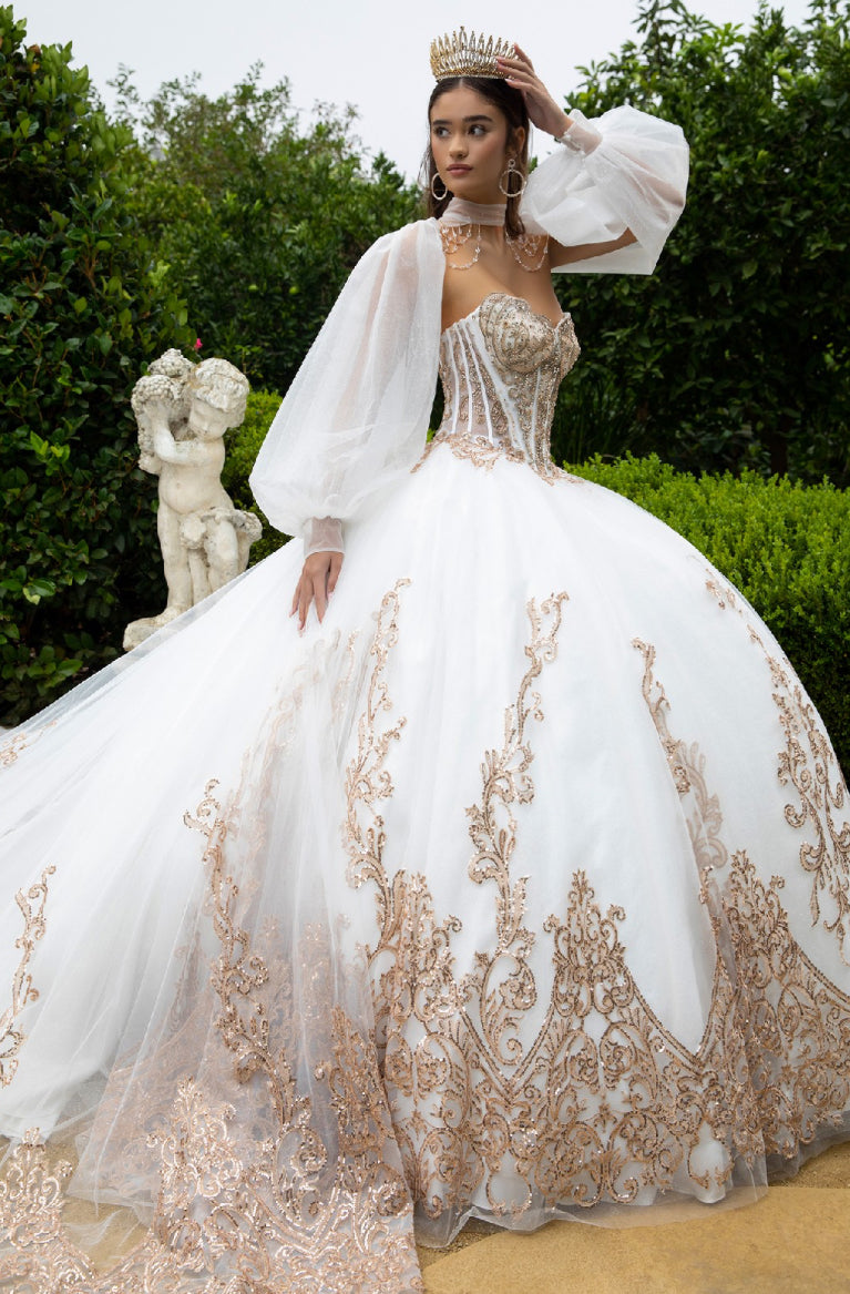With a scallop edge, sweetheart neckline. GL3578 GLS by Gloria