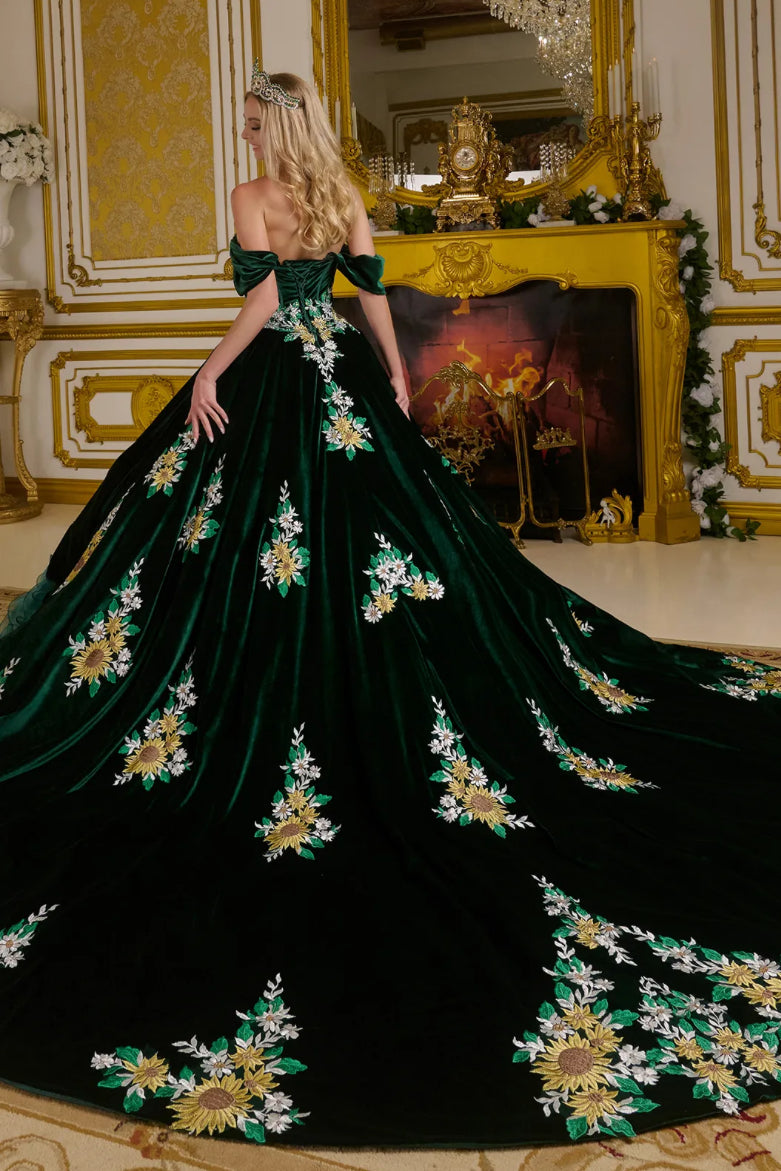 This ball gown features a luxurious combination of velvet and organza. Gl3637 BY ELIZABETH K