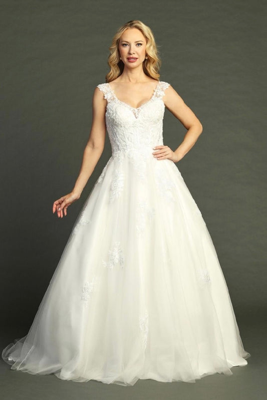 Embellished delicate appliqué of sequins. A-line skirt. 7904L BY LET´S CORP