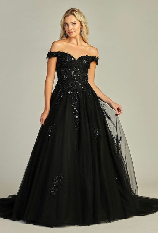 Decorated with beads, sequins and floral embroidery. 7917L BY LET´S CORP