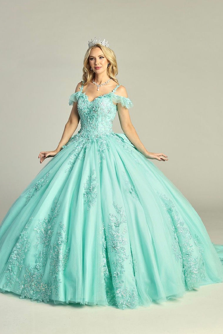 This ball gown features off-the-shoulder straps seamlessly connected to a V-neckline corset bodice. 7955Q  LET´S CORP