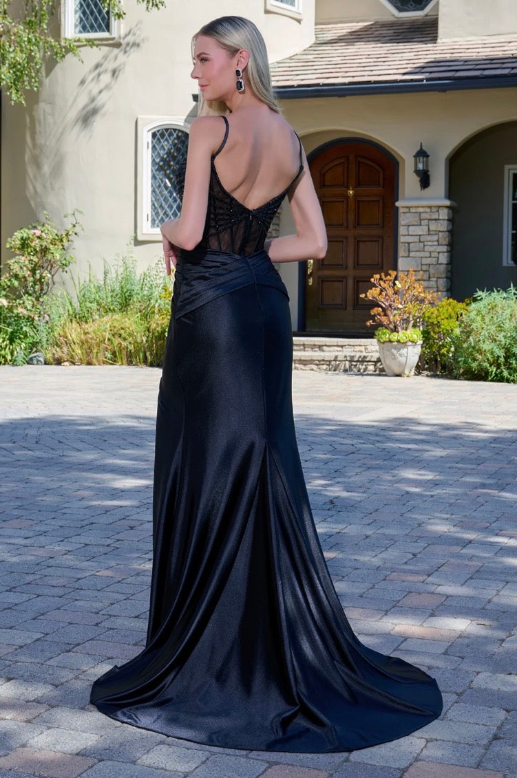 Elegant and figure-flattering, this fitted floor-length evening dress. GL3680 GLS BY ELIZABETH K