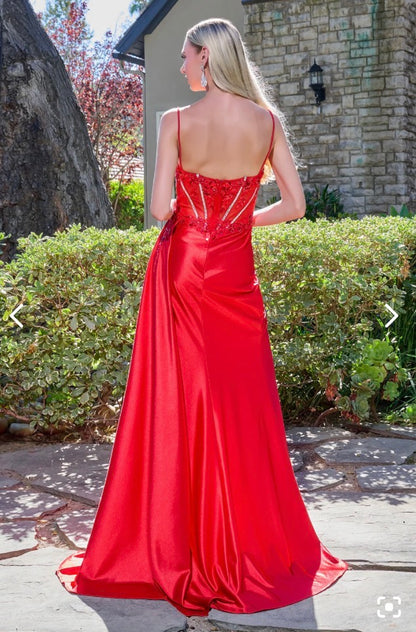 this fitted dress has spaghetti straps that are attached to the sweetheart neckline bodice GL3619 BY ELIZABETH K