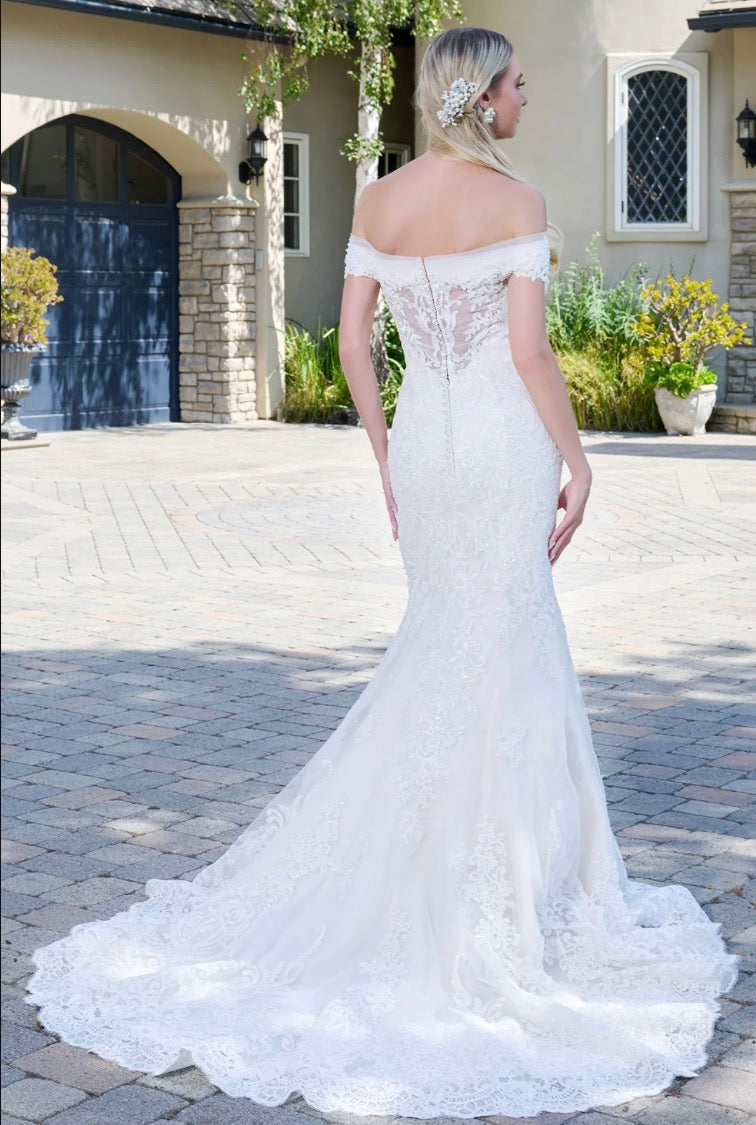 Cut-Away Shoulder Embroidered Mesh Mermaid Wedding Gown If you like the romantic style. GL2594 GLS BY GLORIA