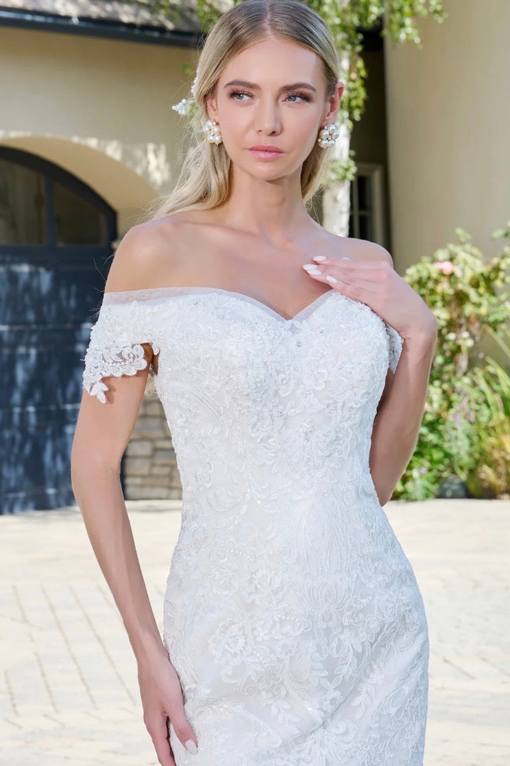 Cut-Away Shoulder Embroidered Mesh Mermaid Wedding Gown If you like the romantic style. GL2594 GLS BY GLORIA