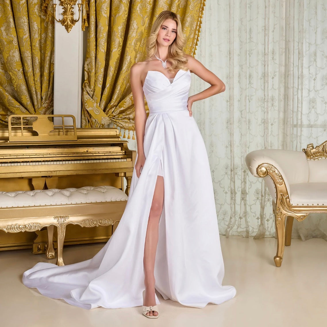 Minimalistic with elegance, this wedding gown. GL3715 GLS BY GLORIA
