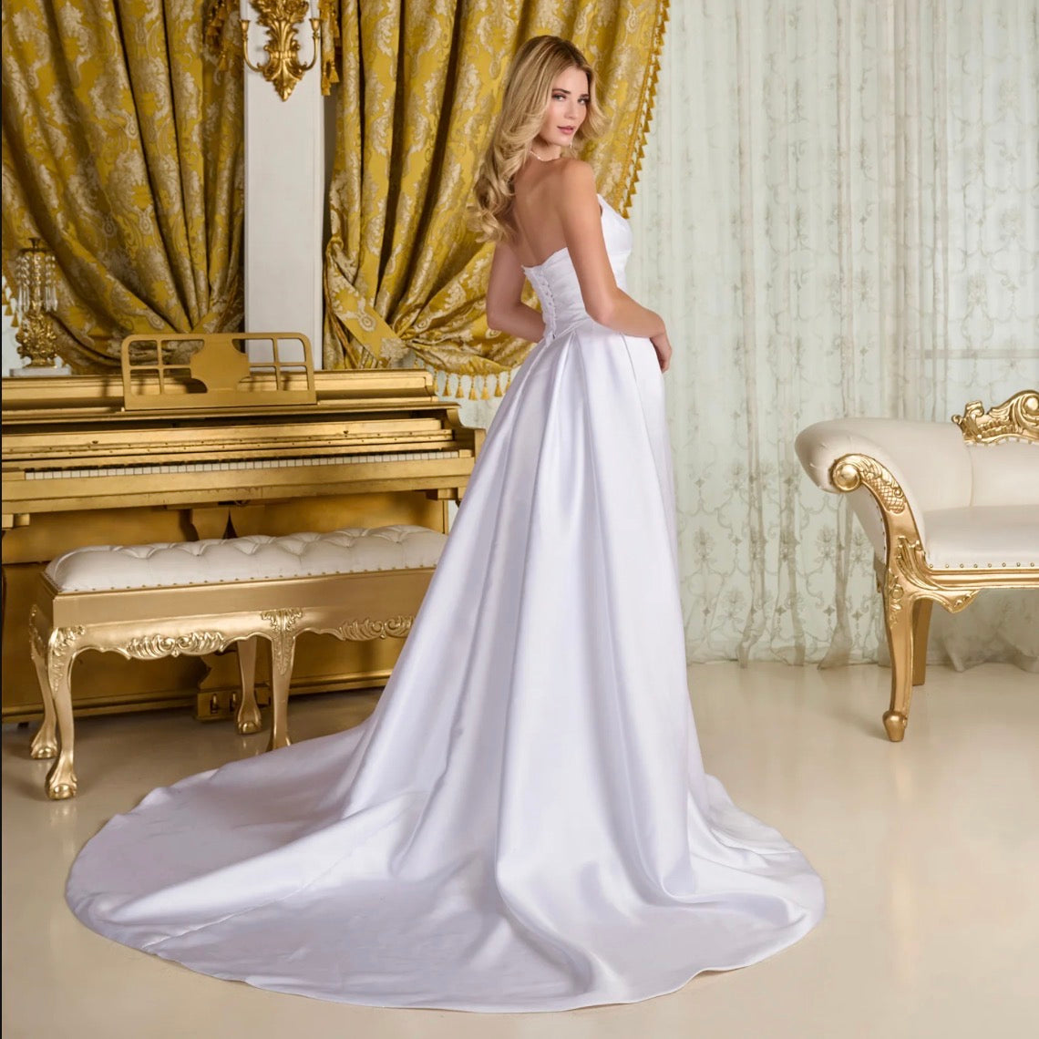 Minimalistic with elegance, this wedding gown. GL3715 GLS BY GLORIA