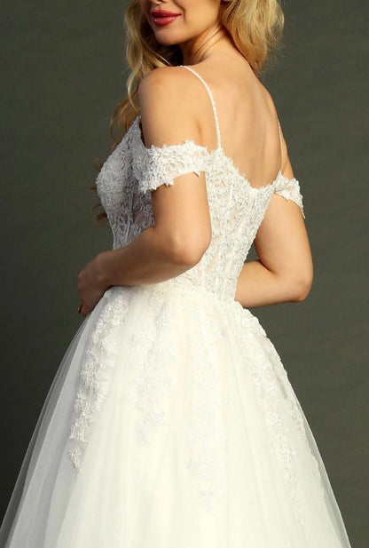 Decorated with beads, sequins and floral embroidery. 8030L BY LET´S CORP