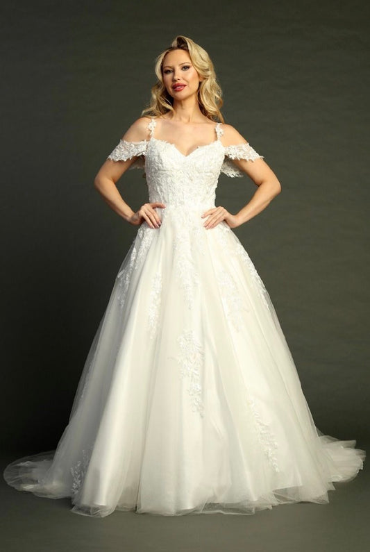 Decorated with beads, sequins and floral embroidery. 8008L BY LET´S CORP