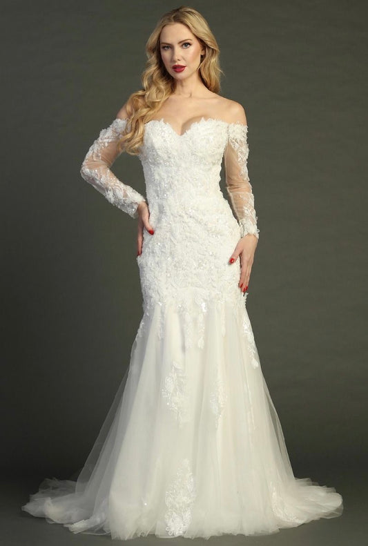 With beads and embroidery decorating this mermaid silhouette dress. 8096L BY LET´S CORP