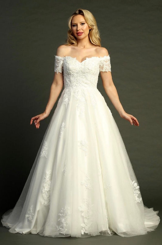 Decorated with beads, sequins and floral embroidery. 8025L BY LET´S CORP