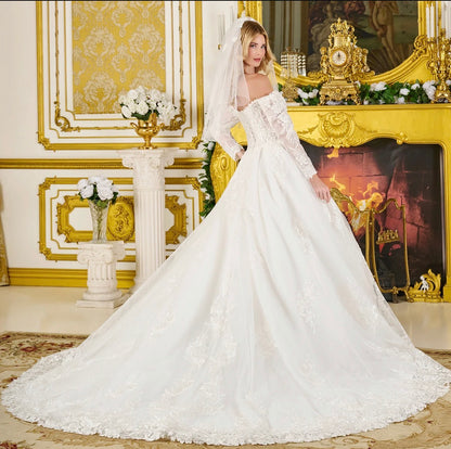 Capture timeless romance in this exquisite wedding ball. GL3824 GLS BY GLORIA