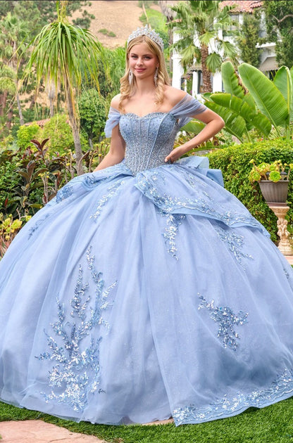 Feel glamourous in this quinceañera ball gown. GL3727 by Elizabeth K