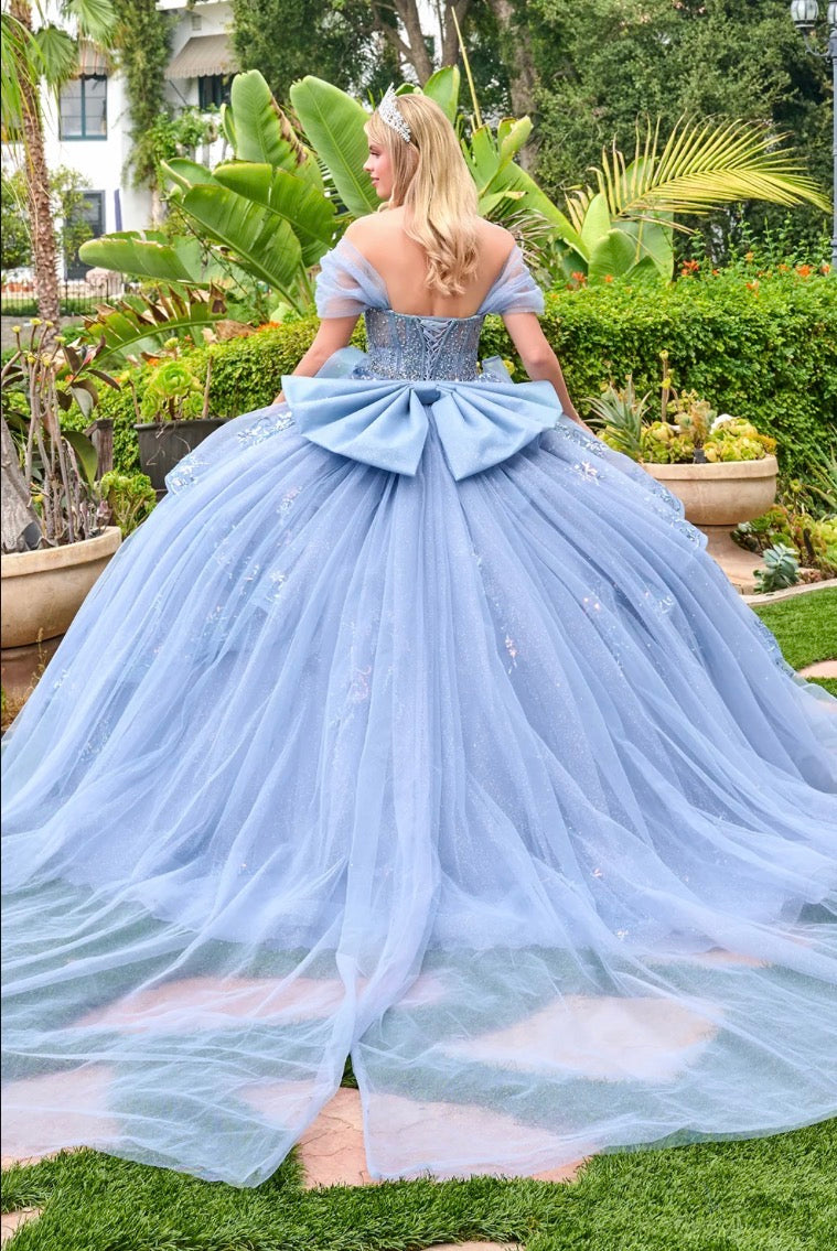 Feel glamourous in this quinceañera ball gown. GL3727 by Elizabeth K