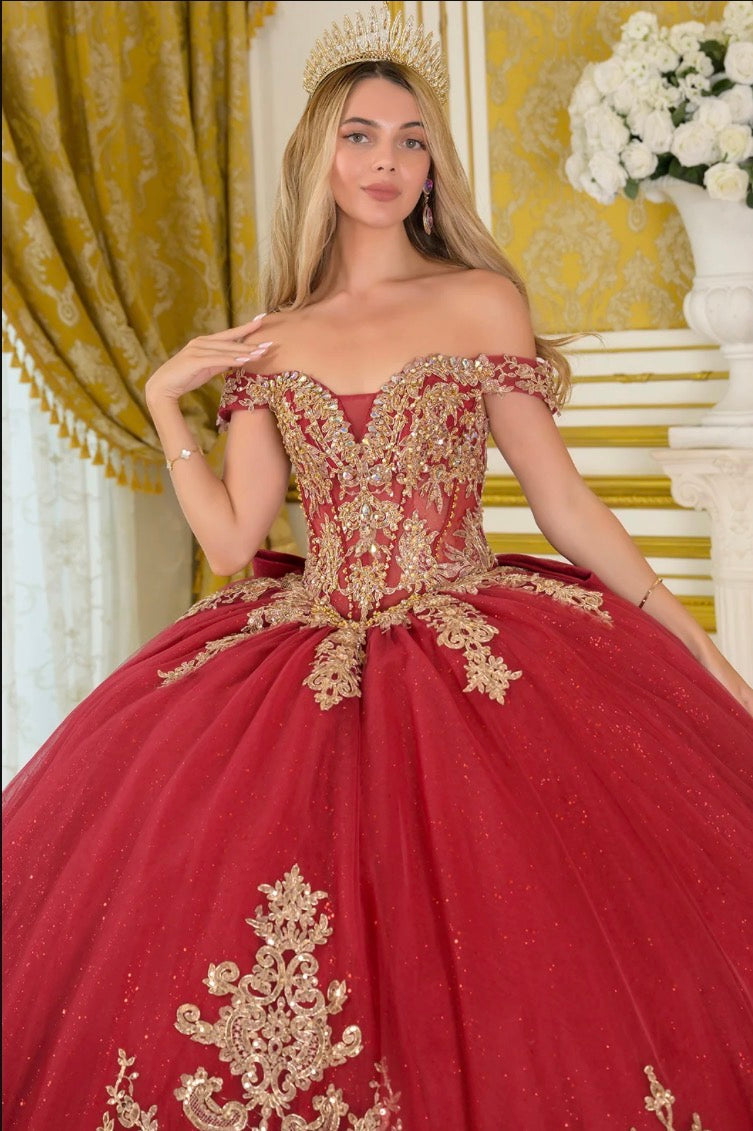 Leave people in awe in this show-stopping ball gown, perfect for an unforgettable quinceañera celebration. GL3673 by Elizabeth K