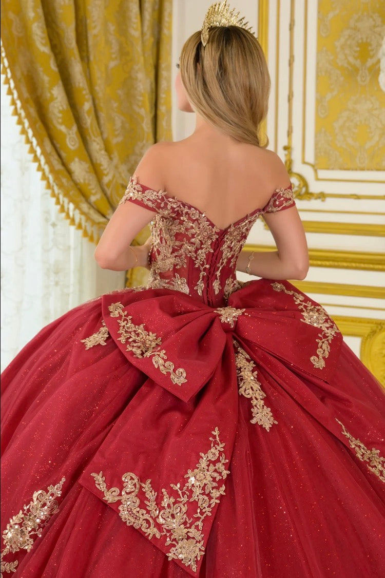 Leave people in awe in this show-stopping ball gown, perfect for an unforgettable quinceañera celebration. GL3673 by Elizabeth K