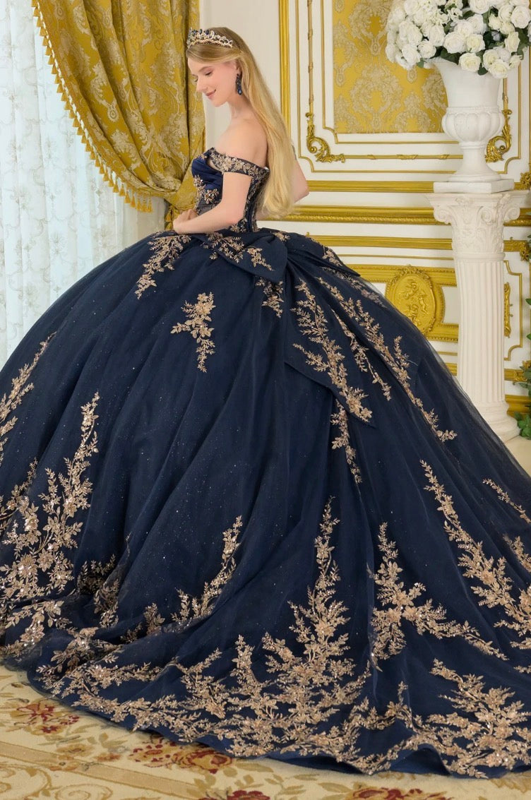 Feel regal in this stunning quinceañera ball gown. GL3674 by Elizabeth K