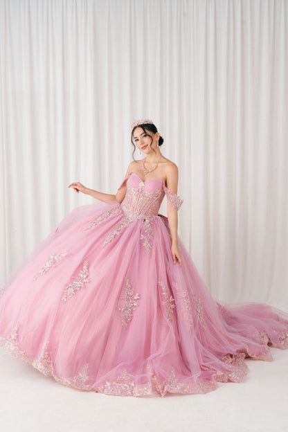 This breathtaking quinceañera gown is a true princess fantasy. 8405JQ BY CINDERELLA COUTURE