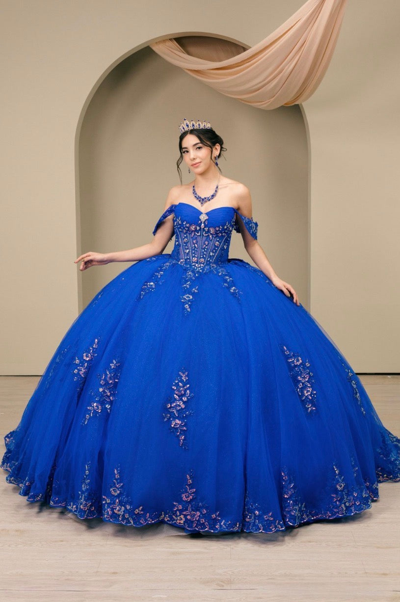 This breathtaking quinceañera gown is a true princess fantasy. 8405JQ BY CINDERELLA COUTURE