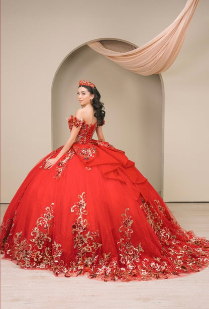 This breathtaking ball gown is the epitome of royal elegance. 8420JQ BY CINDERELLA COUTURE
