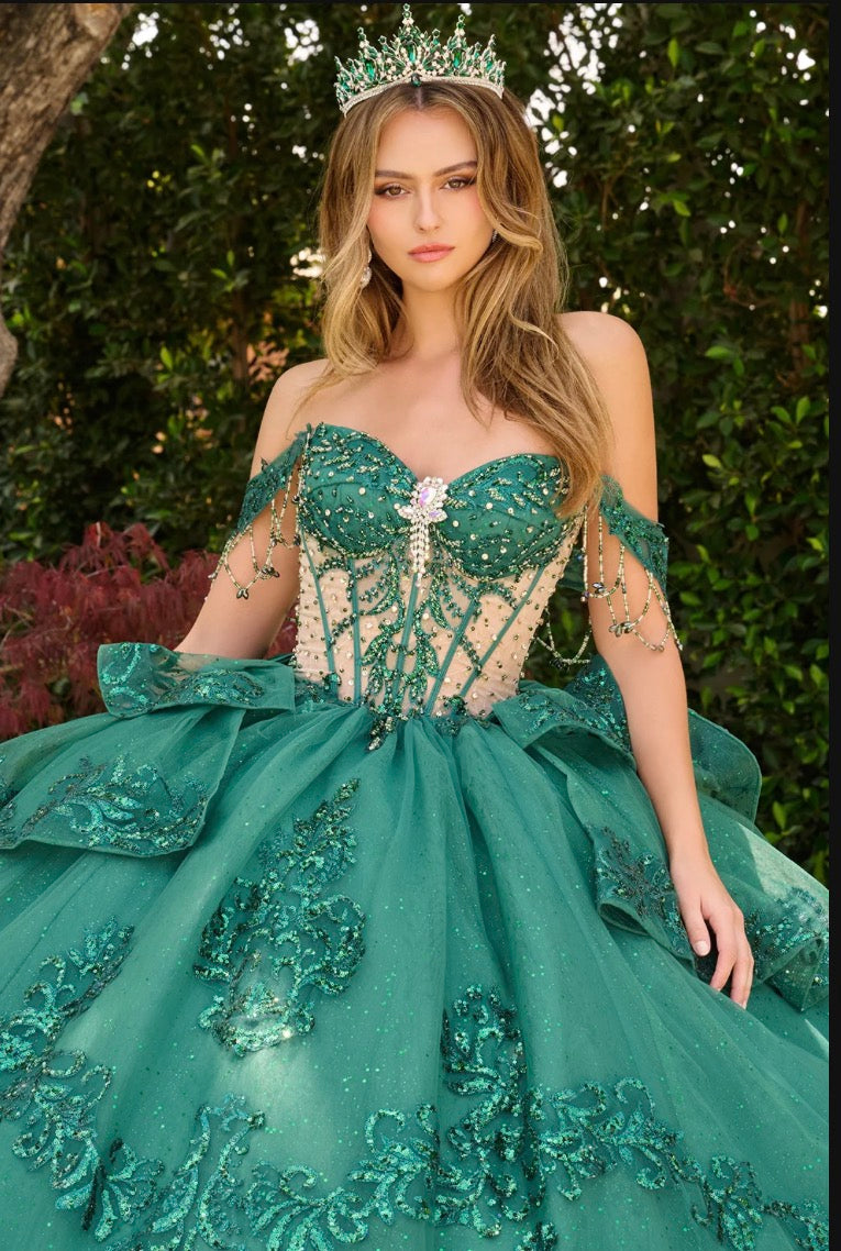 This quinceañera gown features a classic ballgown silhouette with a sweetheart neckline corset bodice. GL3846 BY ELIZABETH K