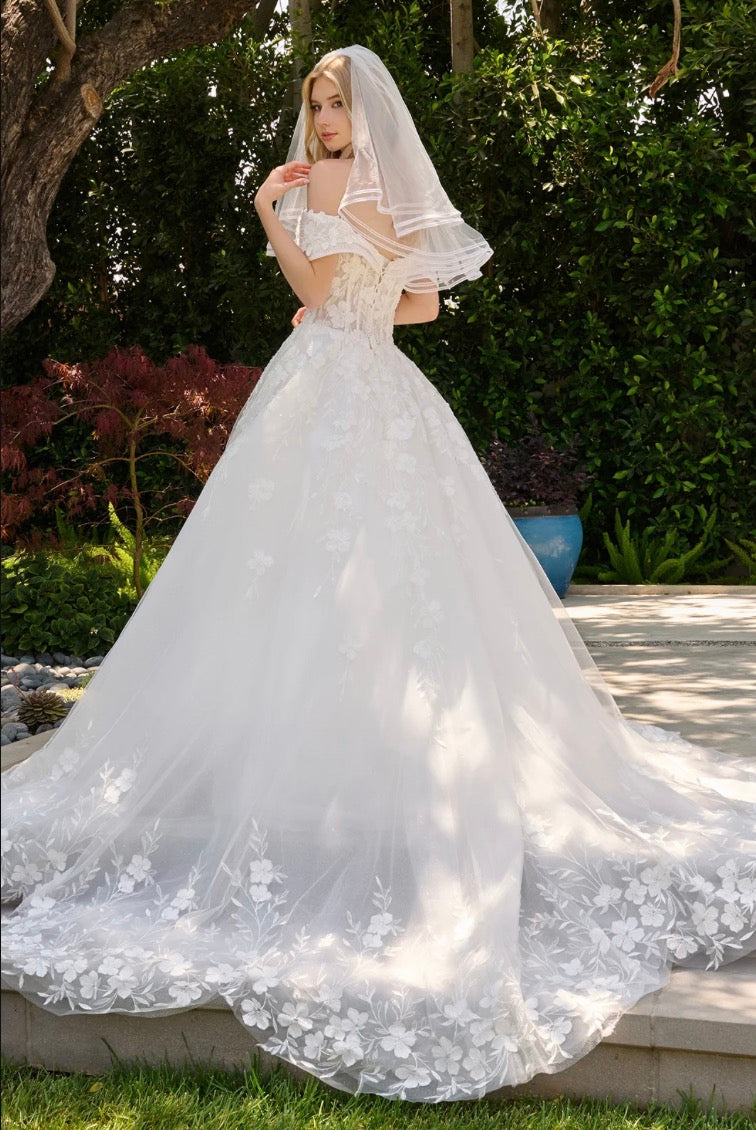 This romantic ballgown features a sweetheart neckline accented by two layered fold-over off-the-shoulder straps. GL3845 GLS BY GLORIA