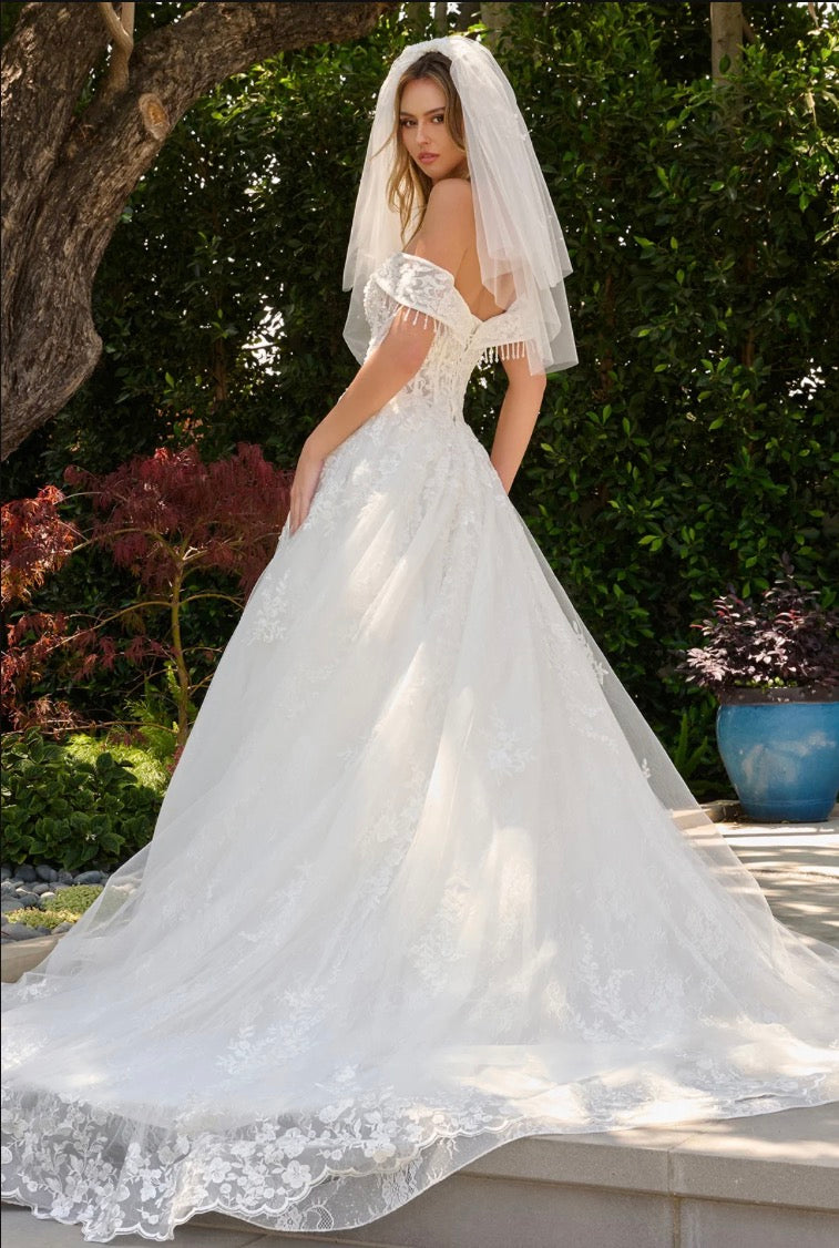 This wedding dress features a V-neckline that flows into fold-over off-the-shoulder straps. Gl3841 GLS BY GLORIA