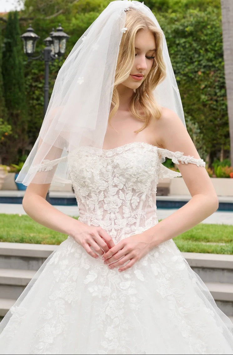This wedding dress features straps that flow into a flattering sweetheart neckline.  GL3839 GLS BY GLORIA