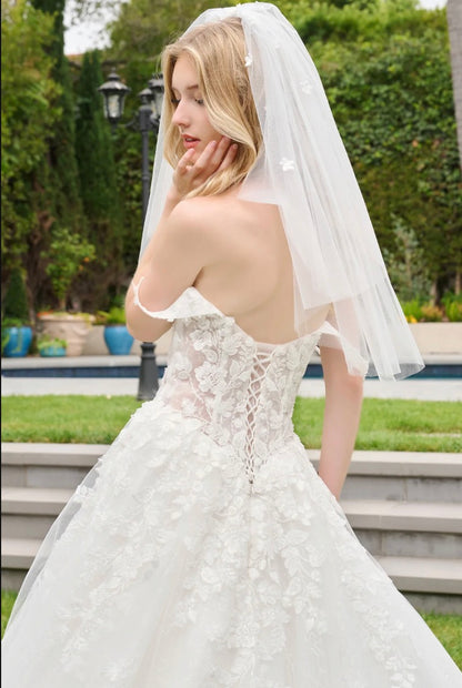 This wedding dress features straps that flow into a flattering sweetheart neckline.  GL3839 GLS BY GLORIA